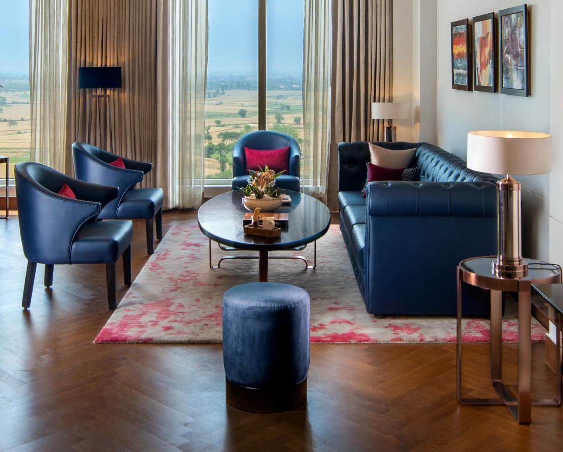 Sandal Suites By Lemon Tree Hotels Noida Eksteriør bilde
