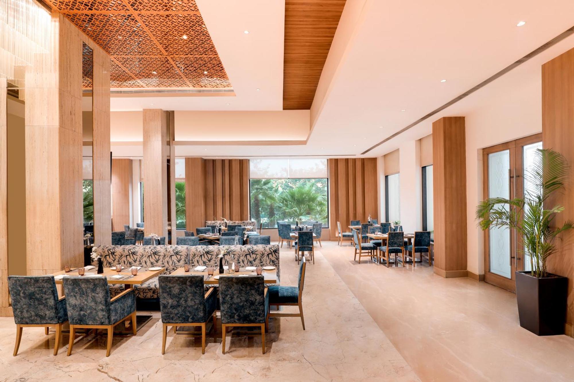 Sandal Suites By Lemon Tree Hotels Noida Eksteriør bilde