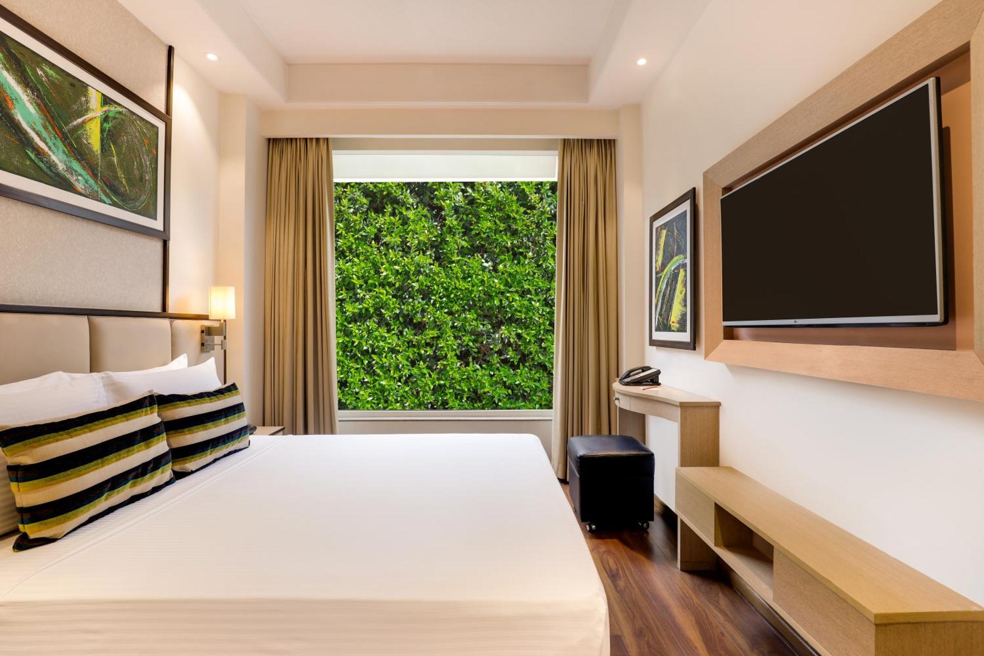 Sandal Suites By Lemon Tree Hotels Noida Eksteriør bilde