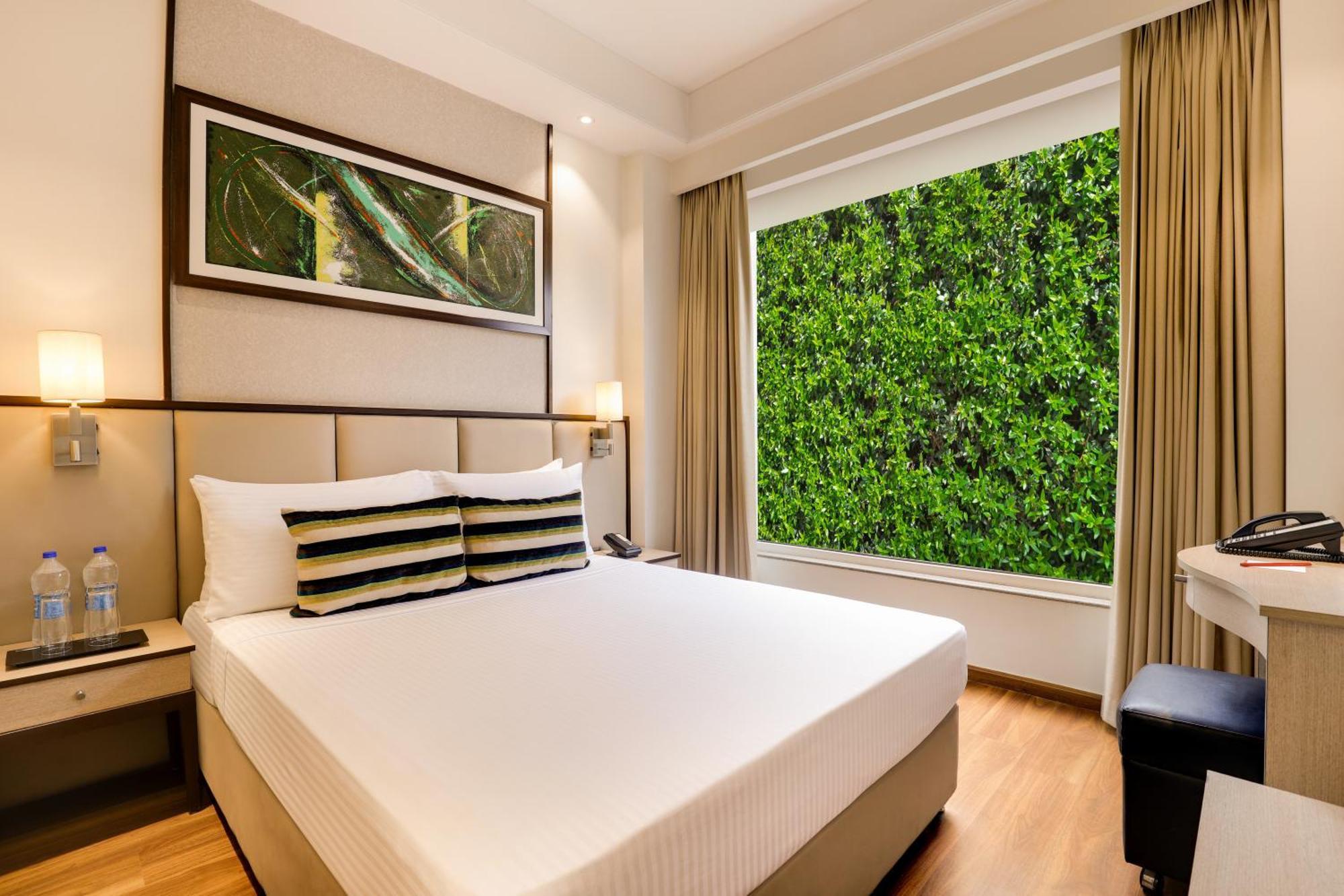 Sandal Suites By Lemon Tree Hotels Noida Eksteriør bilde