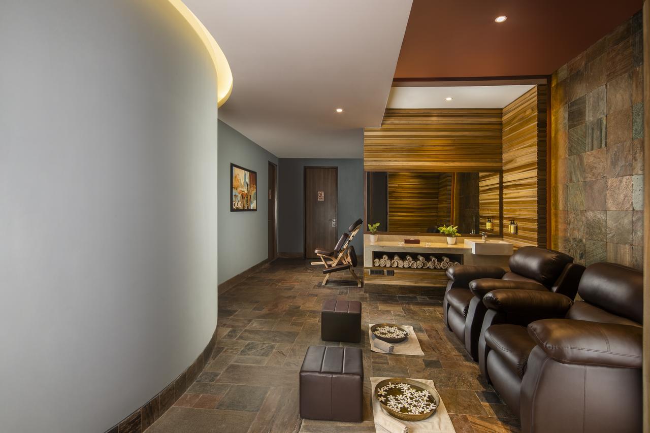 Sandal Suites By Lemon Tree Hotels Noida Eksteriør bilde