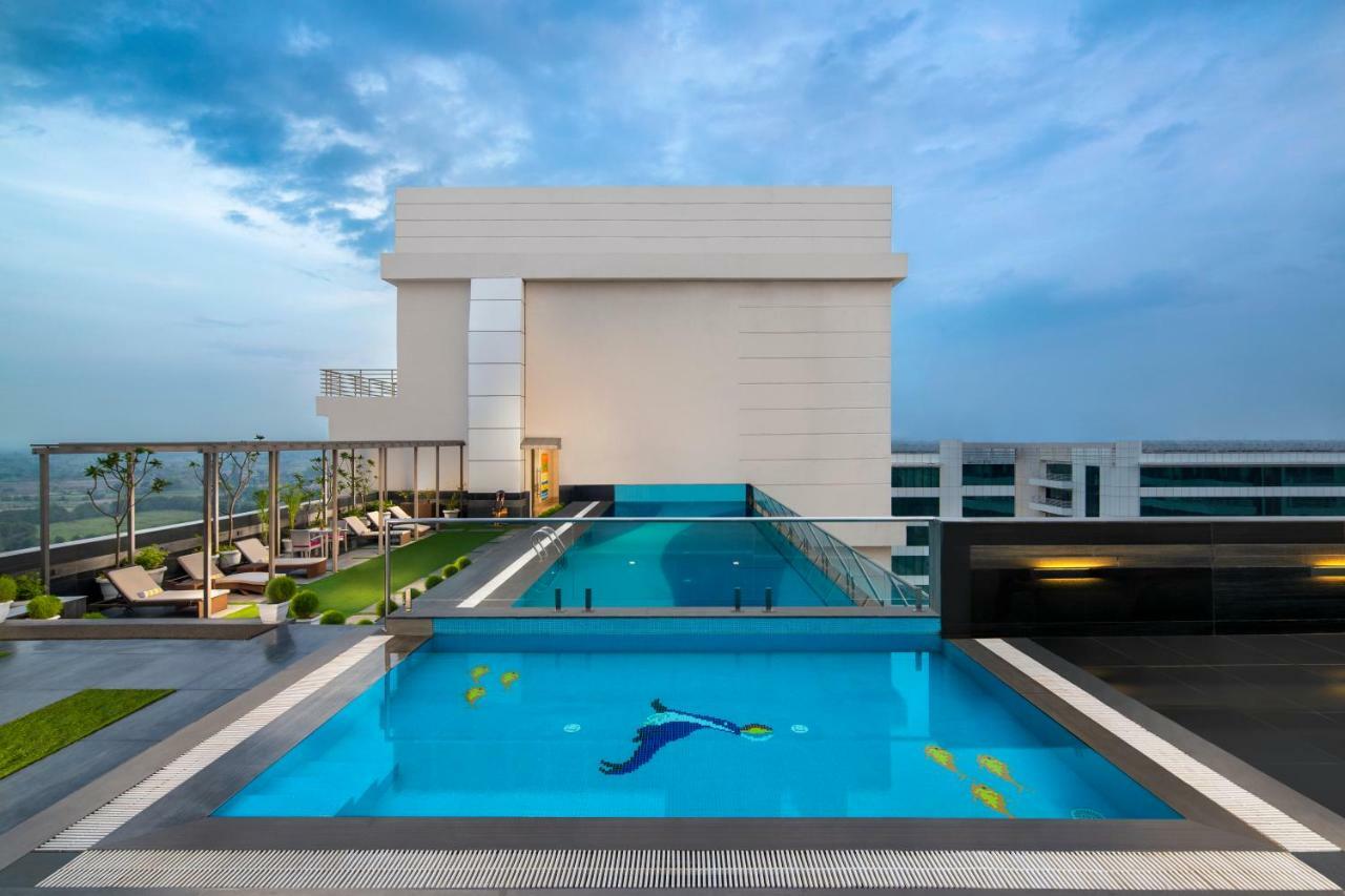 Sandal Suites By Lemon Tree Hotels Noida Eksteriør bilde